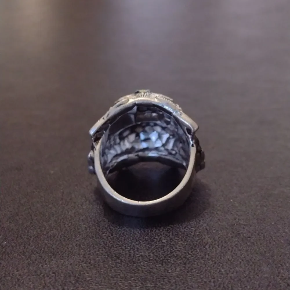 Silver tone ring looks like a tribal animal size 7